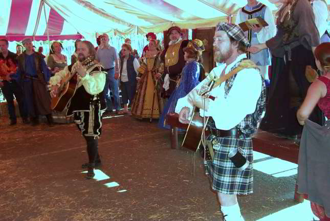 Closing Show / Pub Sing - Closing Song - Casteltons' Goodby - led by The Royal Bard Kerridwynn and Bruce the Bruce