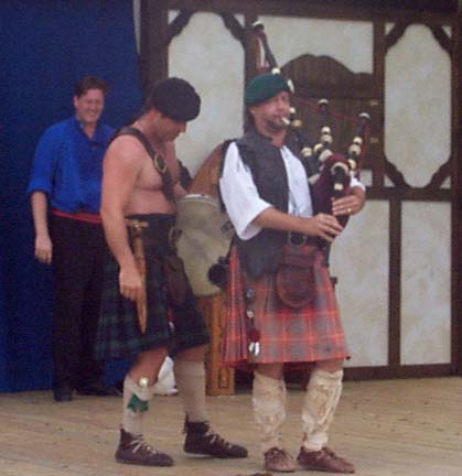 A bit of piping from The Rogues